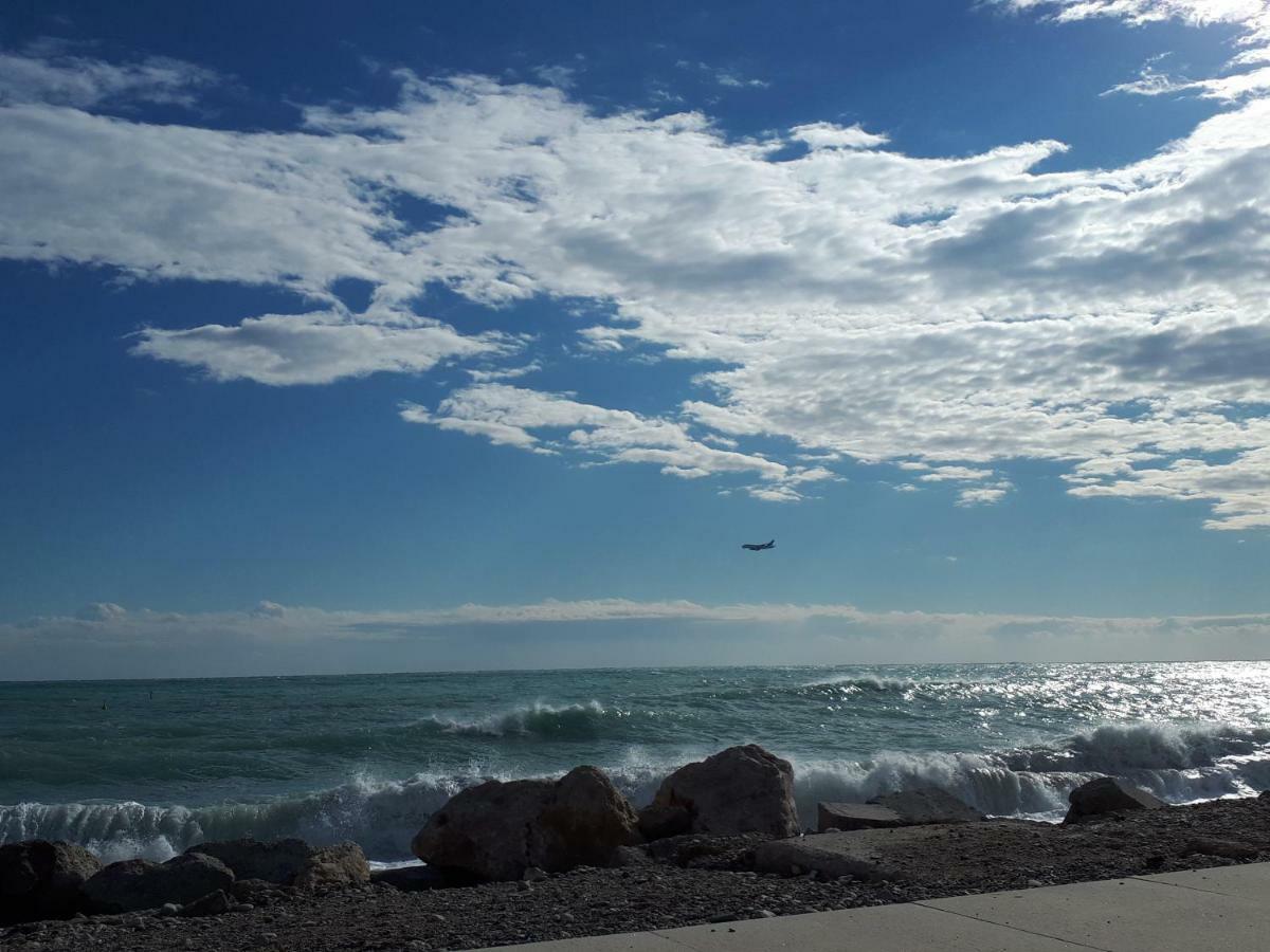 F2 Immeuble Les Pieds Dans L'Eau Apartman Villeneuve-Loubet Kültér fotó